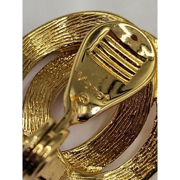 Vintage Monet Gold Tone Interlocking Knot Clip On Earrings 1980s - Picture 6 of 6